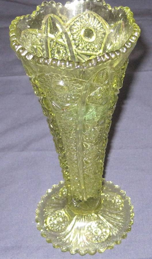 Daisy and Button Green (Verde) 8" Flower Vase by Imperial Glass-Ohio-1