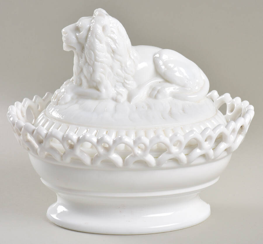 Animals & Figurines #159 Atterbury Lion Box with Lid by Imperial Glass-Ohio-1