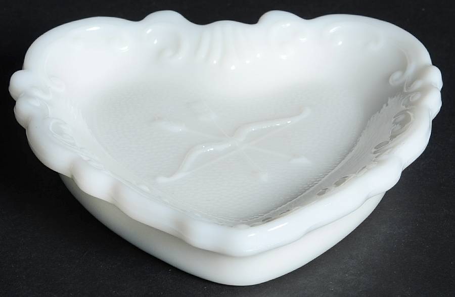 Animals & Figurines #294 Heart Ashtray by Imperial Glass-Ohio-1