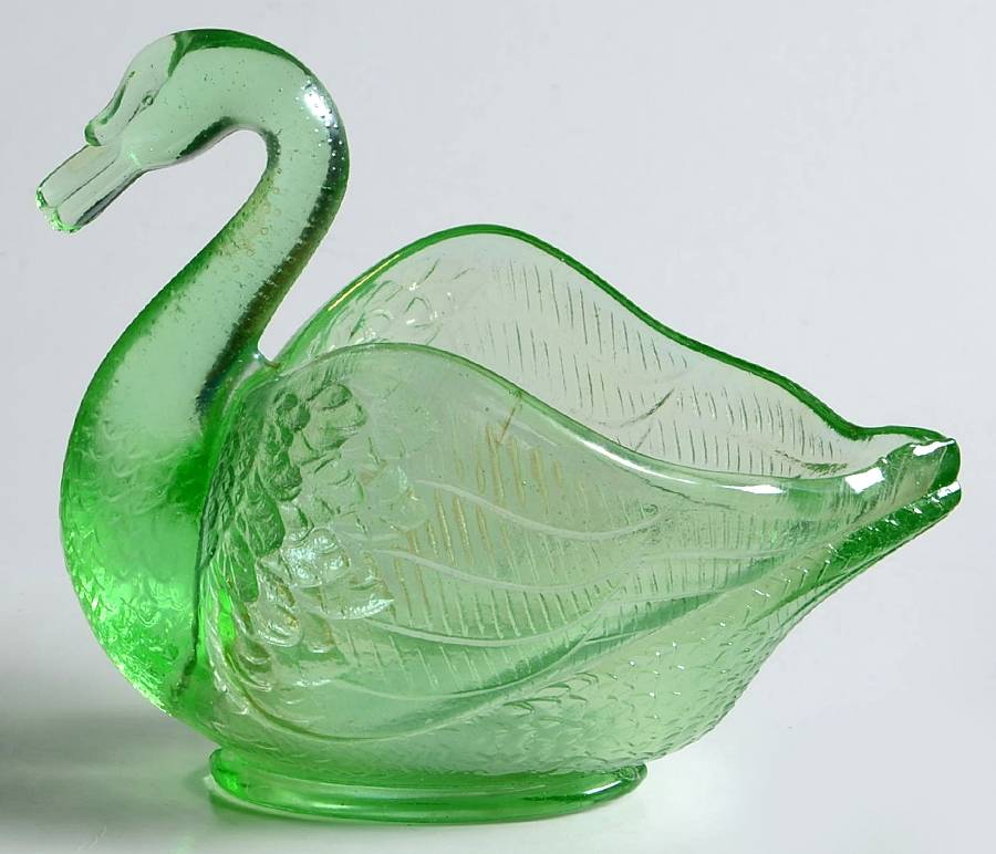 Animals & Figurines #27/147 Open (Mint) 4" Swan by Imperial Glass-Ohio-1