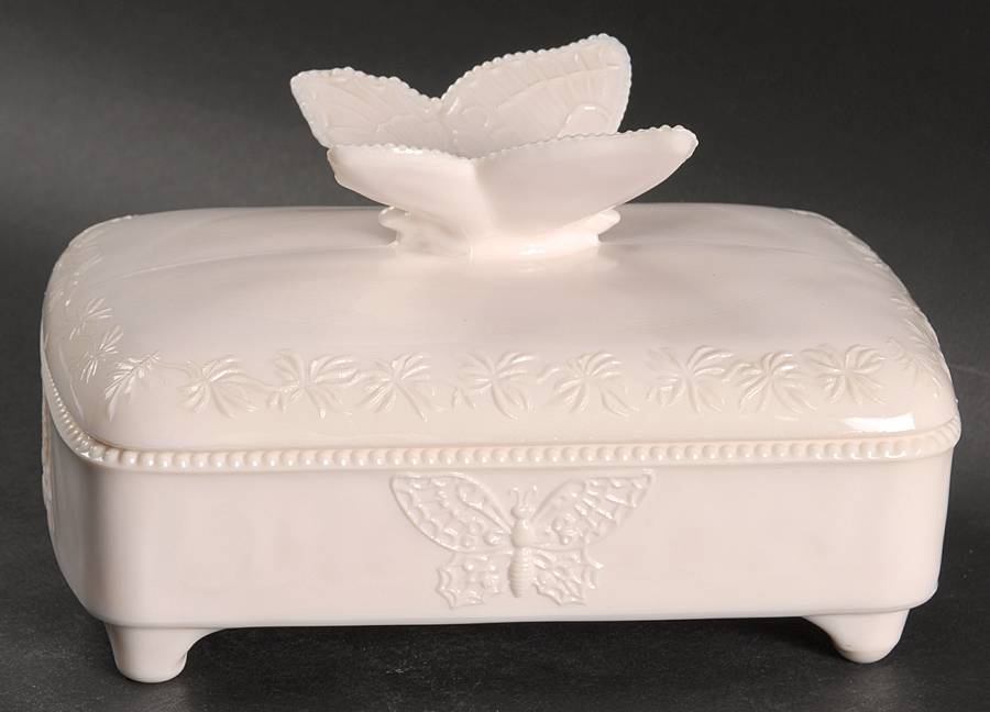 Shell Pink Milk Glass Cigarette Box & Lid by Jeannette-1