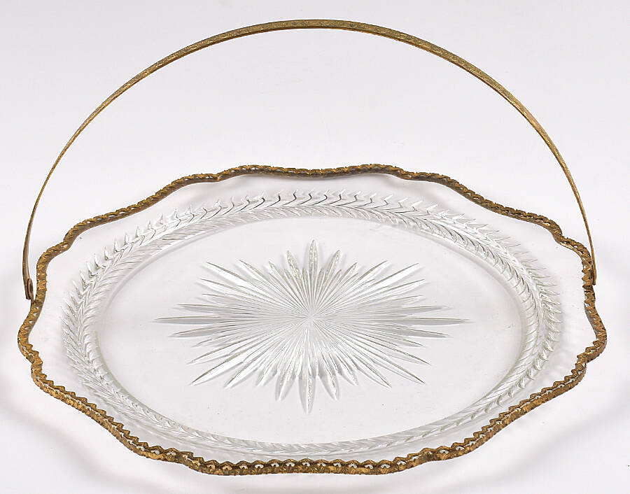 Sunburst "Herringbone" Sandwich Plate with Metal Handle by Jeannette-1