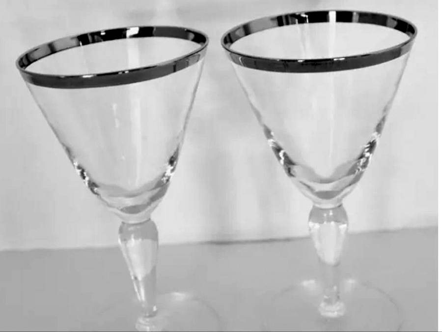135-3 Wine Glass by Javit-1