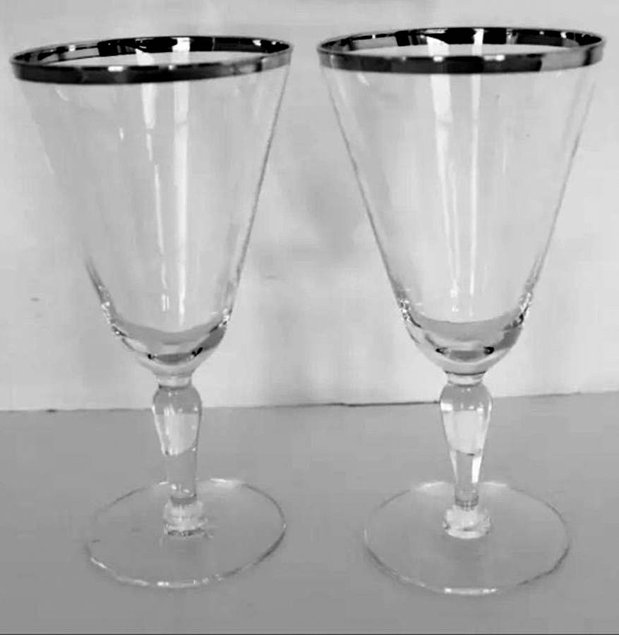135-3 Water Goblet by Javit-1