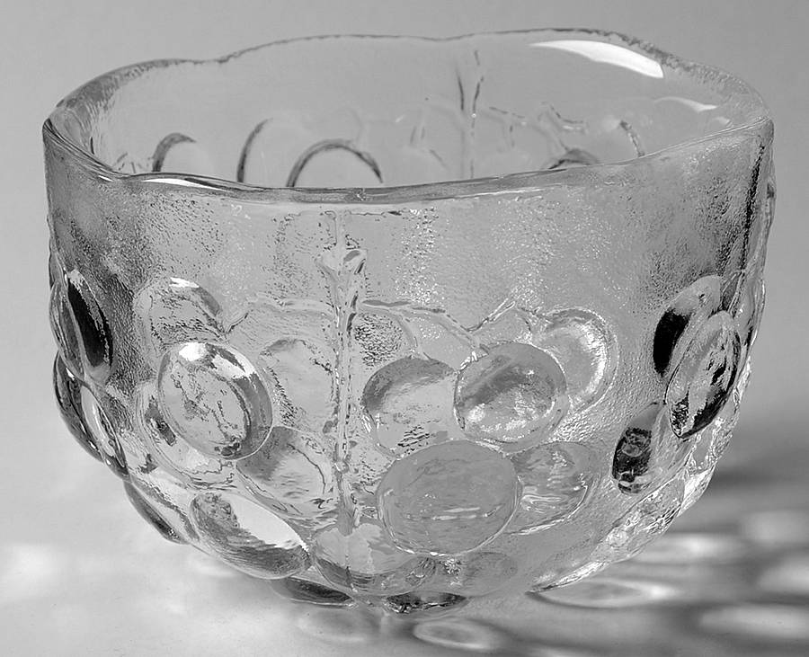 Grape Individual Salad Bowl by Kosta-Boda-1