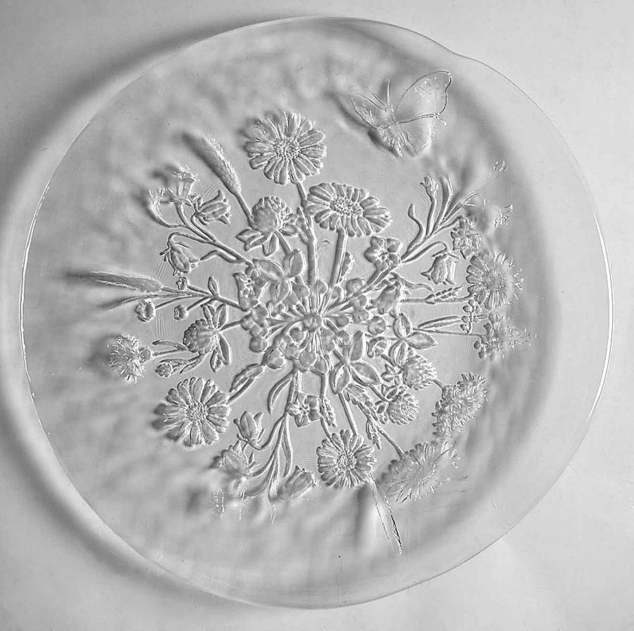 Ulla (Pressed Floral Design) Dinner Plate by Kosta-Boda-1