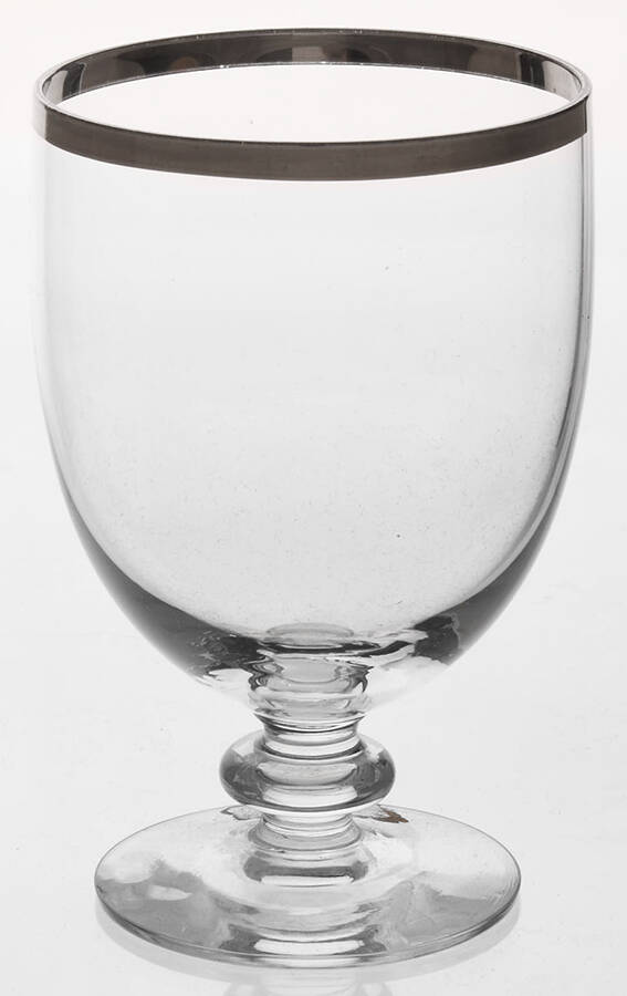 KOS19 Wine Glass by Kosta-Boda-1