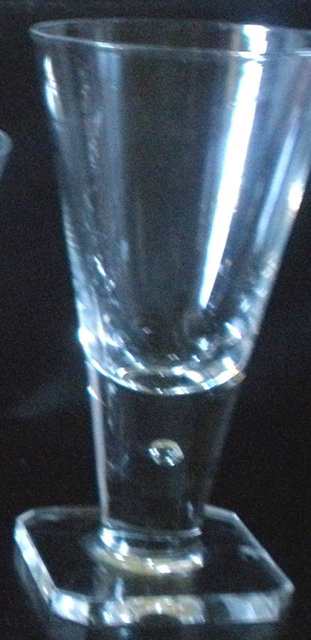 KOS85 Claret Wine by Kosta-Boda-1