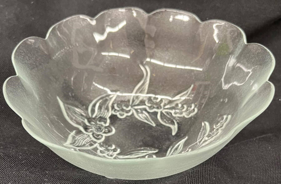 Mountain Aire 6" Scalloped Bowl by Kig (Indonesia)-1
