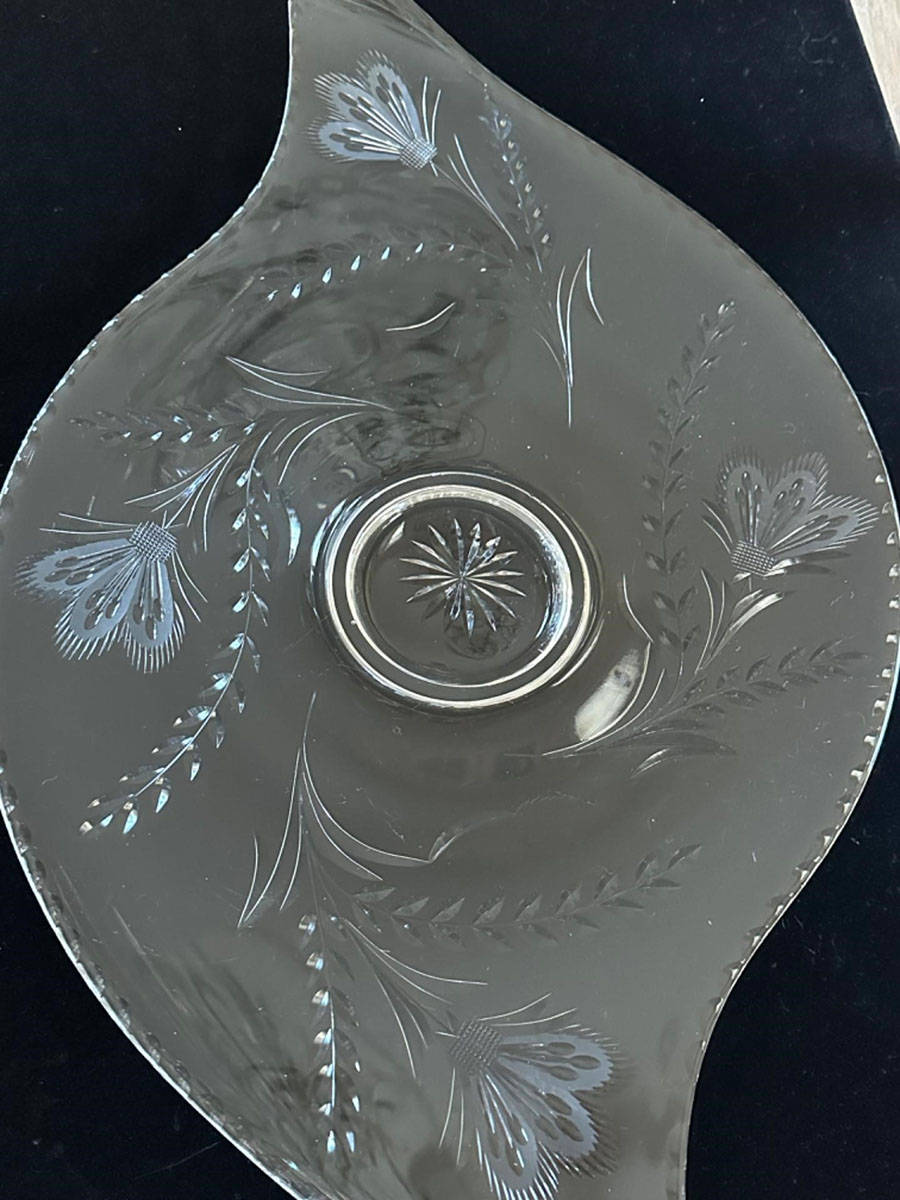Thistle 20" Asymetrical Plate by La Flo-1