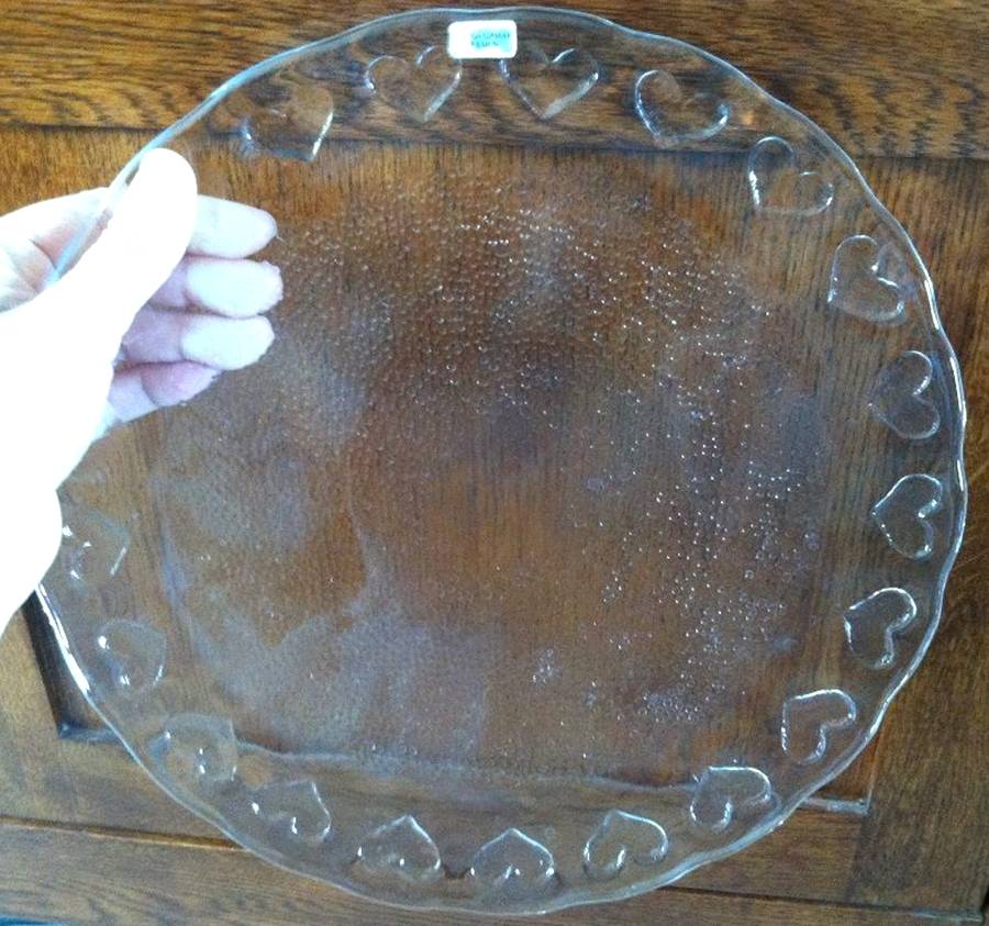 Hearts Cake Plate by Lindshammar Glass-1