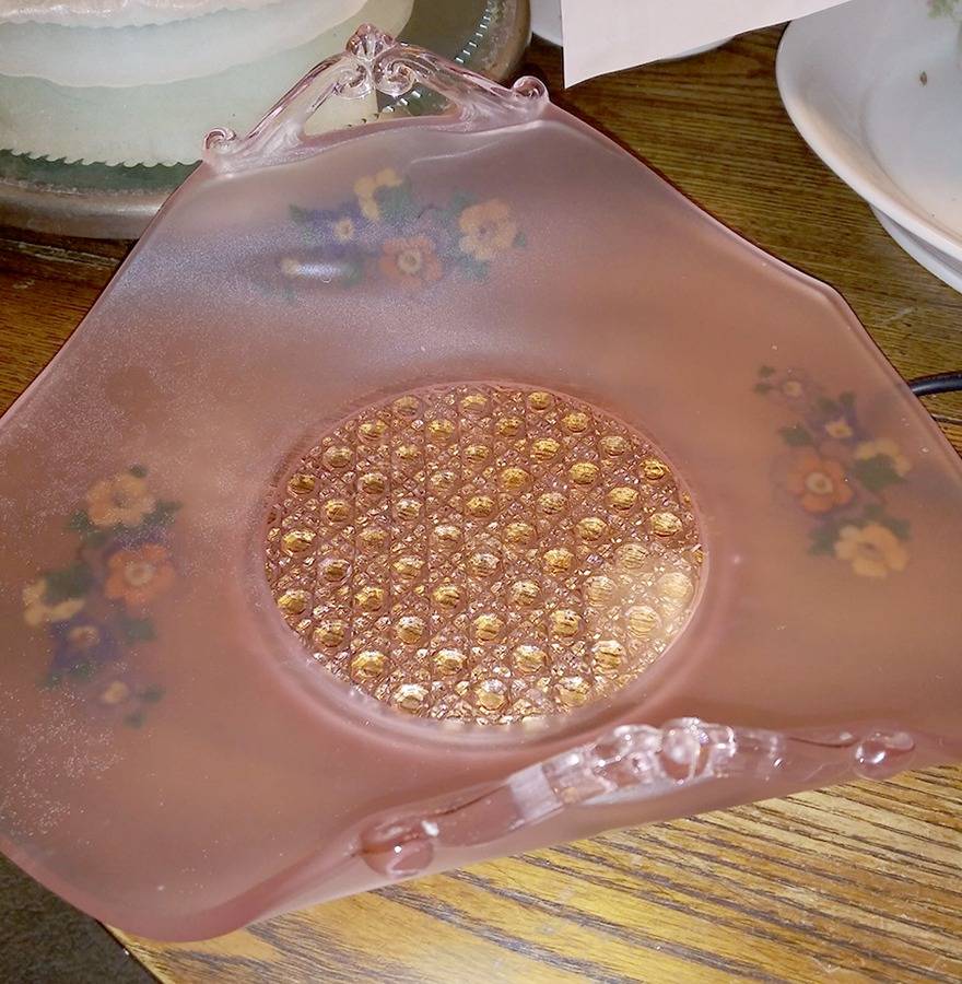 Wig Wag Decoration #1 Pink Frosted Muffin Tray by Lancaster-1