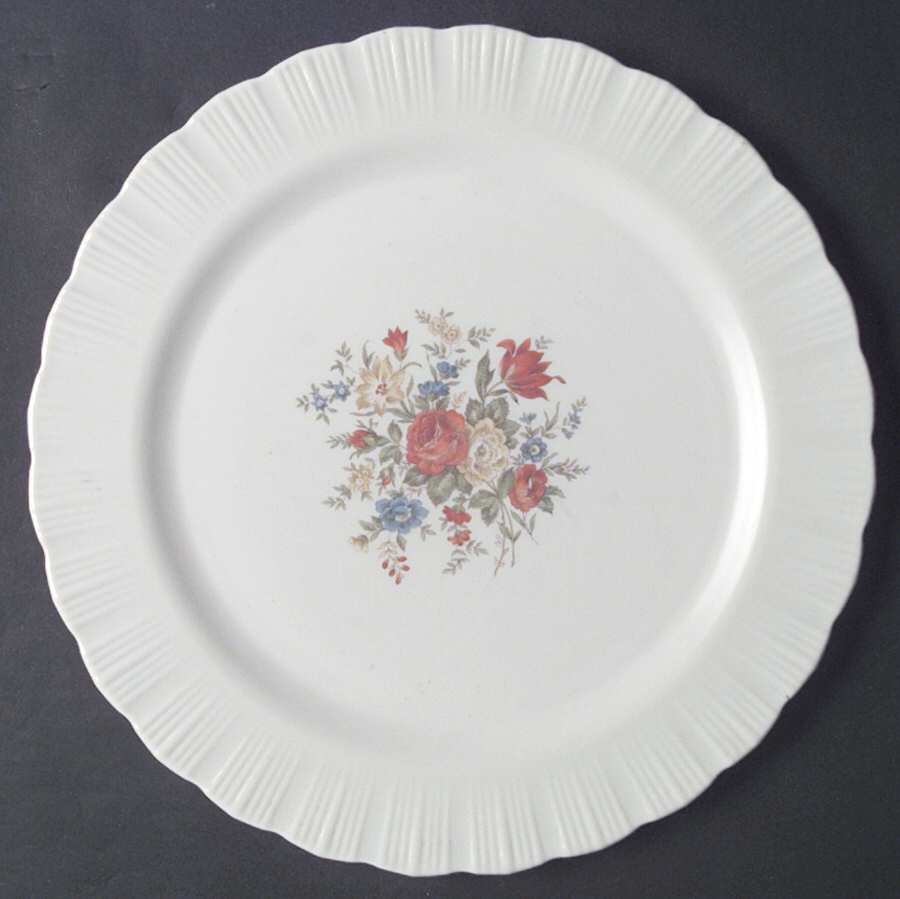 Cremax Pie Crust Bouquet Sandwich Plate by MacBeth-Evans-1