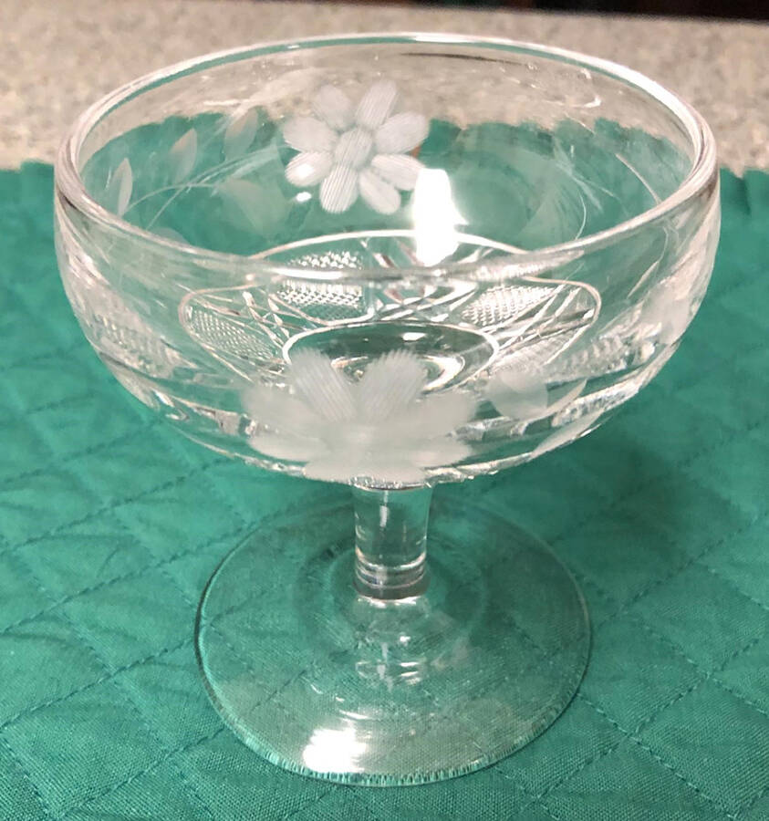 Innovation 410 Champagne/Tall Sherbet by McKee-1