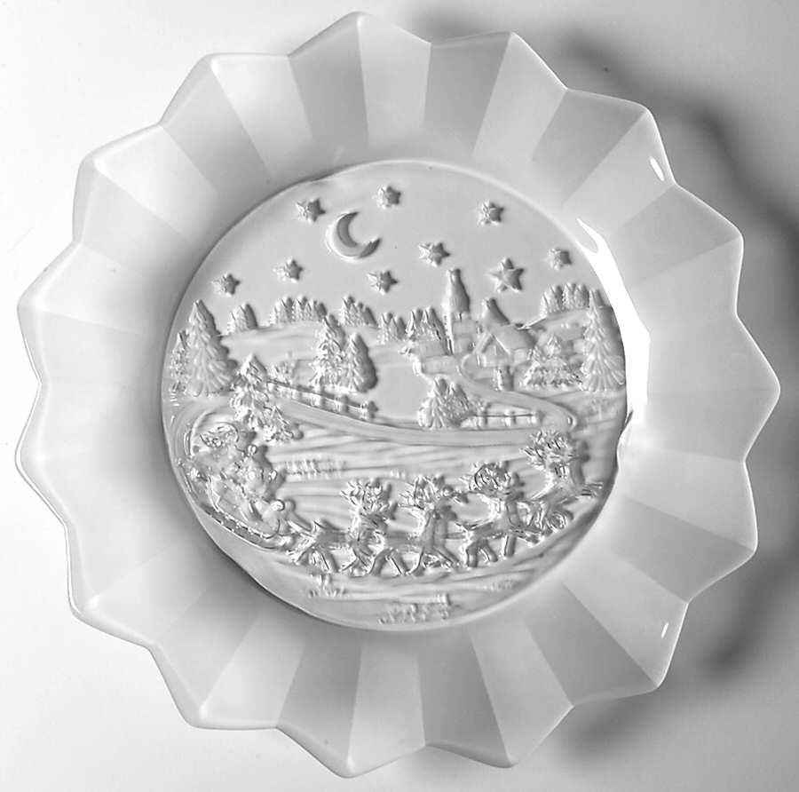 Silent Night (Sa958) 14" Chop Plate by Mikasa-1