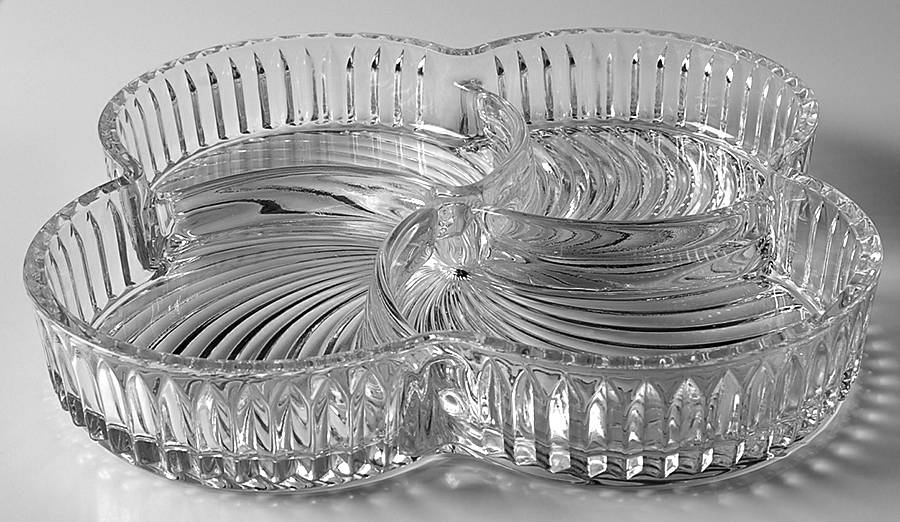 Vision (Giftware) 10" Clover Shape 4 Part Relish by Mikasa-1
