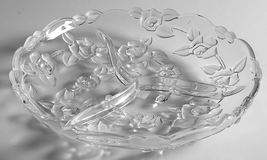 Bella Rosa 13" Round 3 Part Relish by Mikasa-1