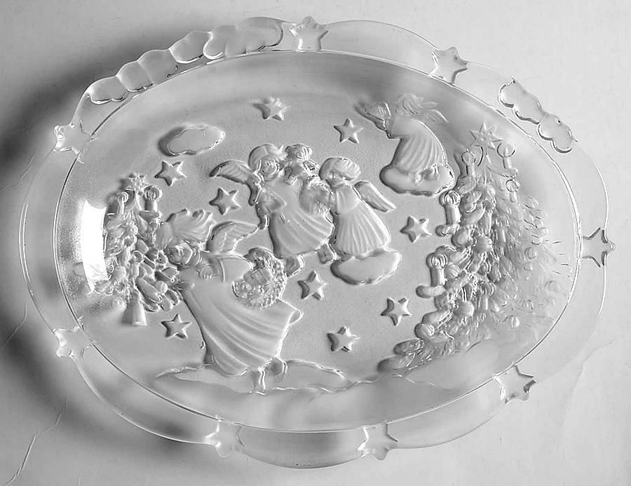 Holiday Classic 9" Sweet Dish by Mikasa-1