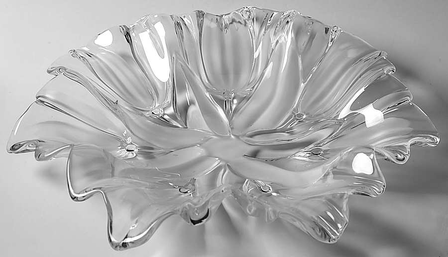 Tulips Satin 13" Round Platter by Mikasa-1