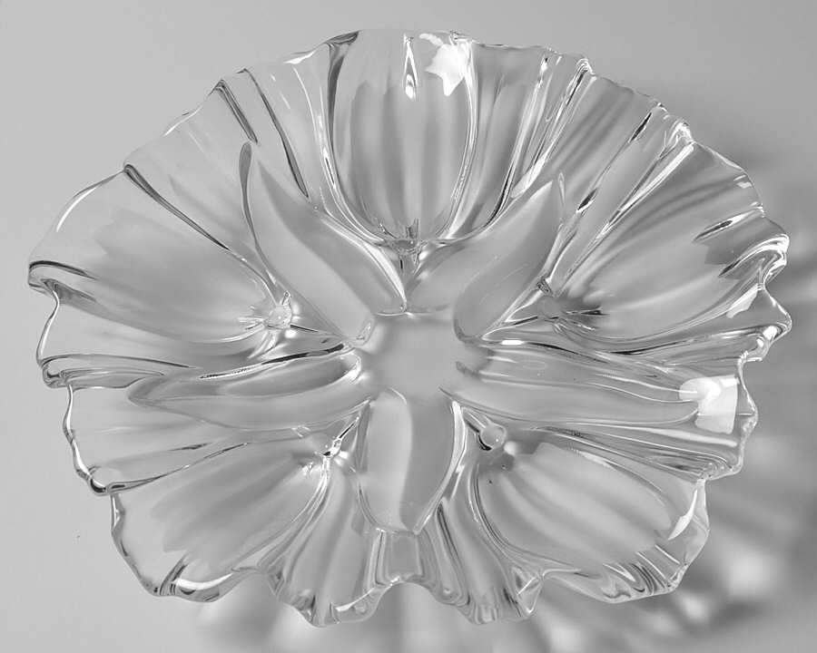 Tulips Satin 9" Decorative Plate by Mikasa-1