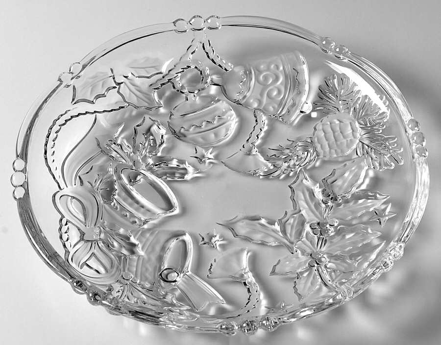 Holiday Gala 10" Round Platter by Mikasa-1