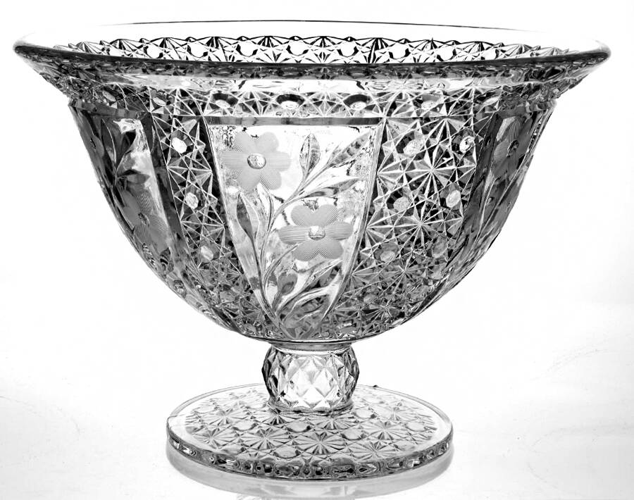 Snappy Clear 9" Large Fruit Bowl by McKee-1