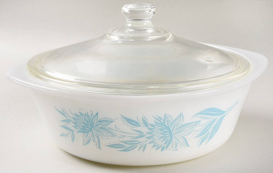 MG17 2 Quart Round Covered Casserole by McKee-1