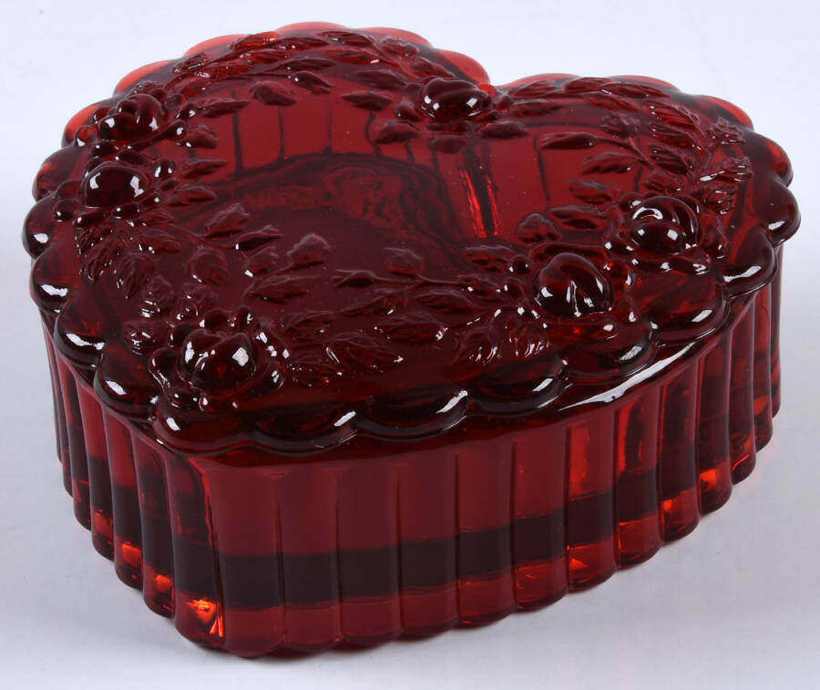 Ruby Red Small Heart Box & Lid by Mosser (Ohio)-1