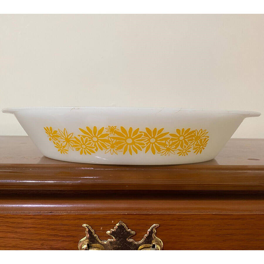 MG26 1 Quart Covered Oval Casserole by McKee-1