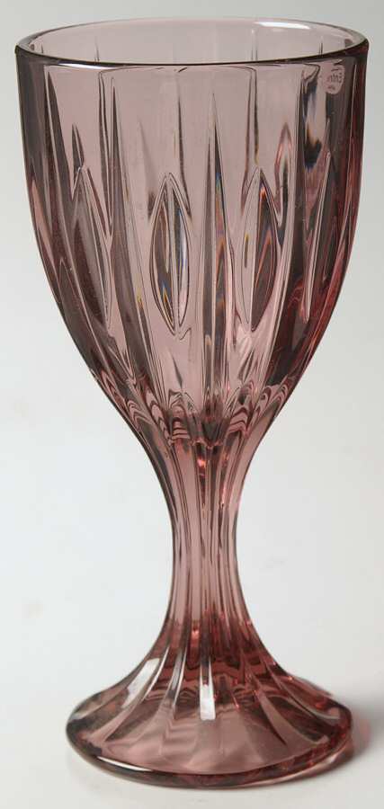 Entree-Cranberry Wine Glass by Noritake-1