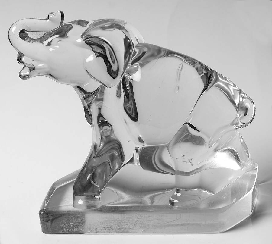 Animals & Figurines #237 Elephant Bookend by New Martinsville-1