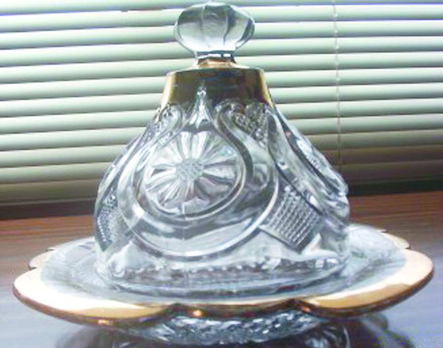 Horseshoe Daisy-Gold Round Covered Butter by New Martinsville-1