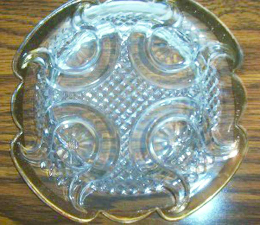 Horseshoe Daisy-Gold Round Butter Dish No Lid by New Martinsville-1