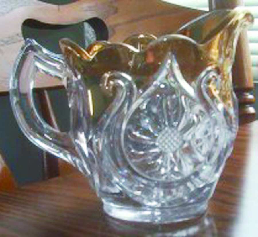 Horseshoe Daisy-Gold Creamer by New Martinsville-1