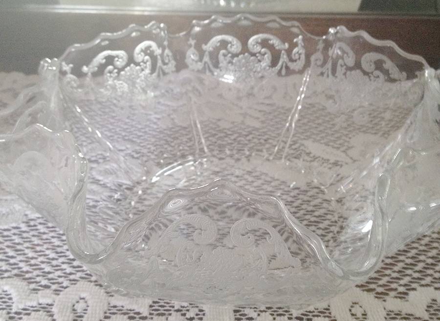 4200-5 Round Crimped Bowl by New Martinsville-1