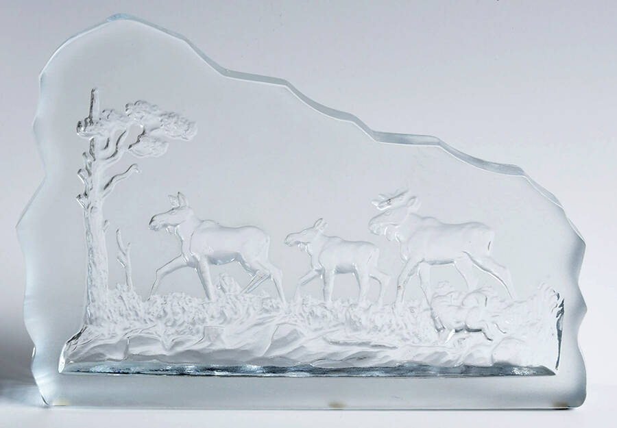 Animals & Figurines Moose Plaque by Nybro Crystal-1