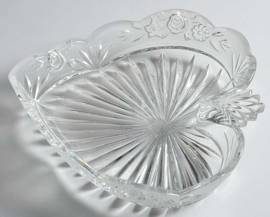 Southern Garden Heart Shape Tray by Oneida-1