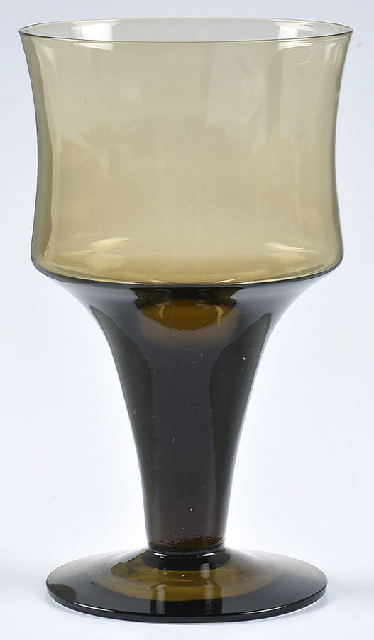 Patio Canyon Brown Wine Glass by Orrefors-1