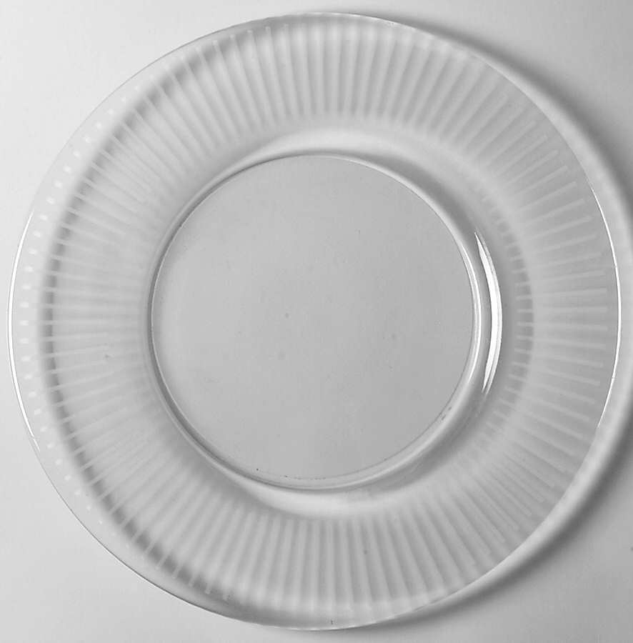 Clara Luncheon Plate by Orrefors-1