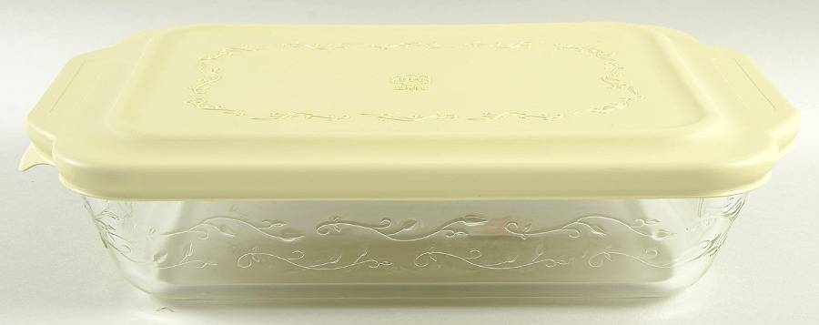 Fantasia 16" Rectangular Baker & Plastic Lid by Princess House-1