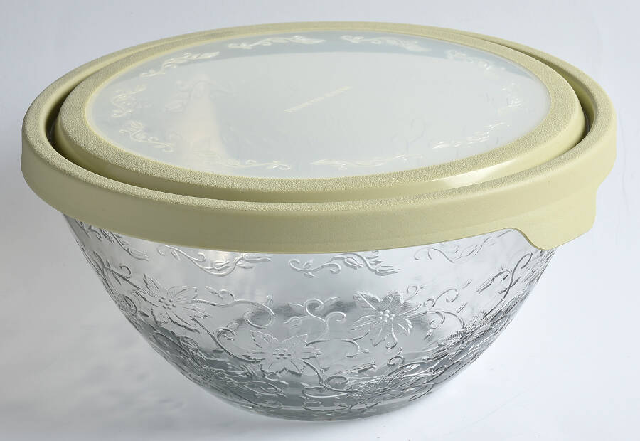 Fantasia 10" Storage Bowl with Plastic Lid by Princess House-1
