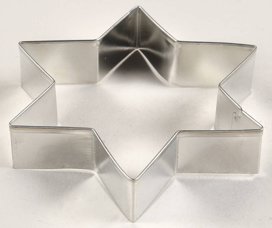 Fantasia Metal Cookie Cutter by Princess House-1
