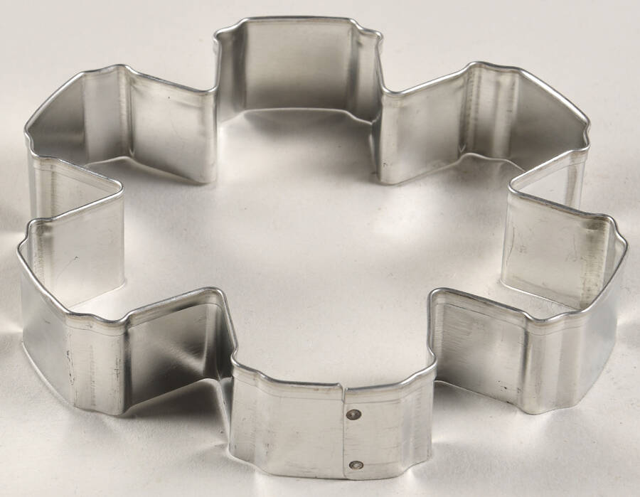 Fantasia Metal Cookie Cutter by Princess House-1