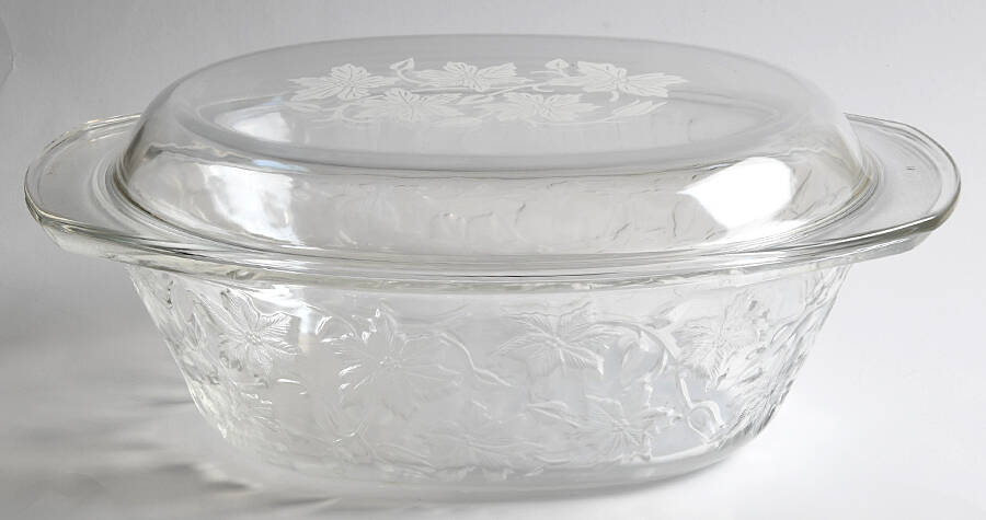 Fantasia 3 Quart Oval Covered Casserole by Princess House-1