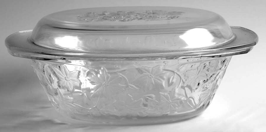 Fantasia 3 Quart Oval Covered Casserole by Princess House-1