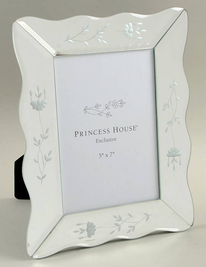 Heritage Frame-Holds 5" X 7" Photo by Princess House-1