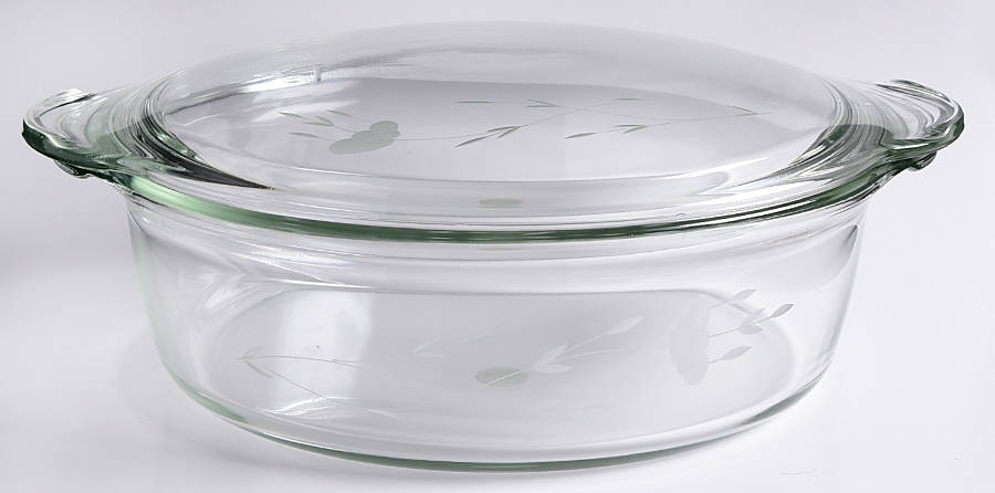 Heritage 2.5 Quart Round Covered Casserole by Princess House-1
