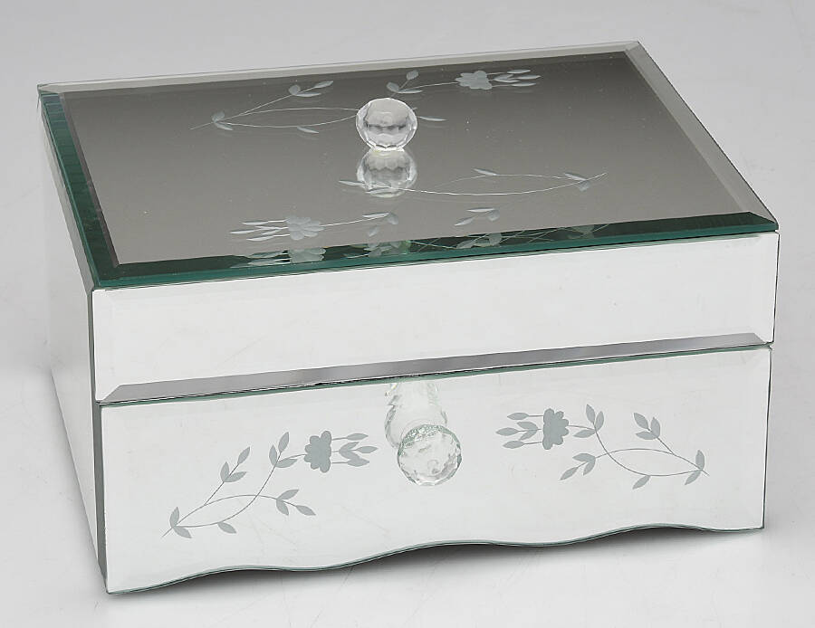 Heritage Jewelry Box with Hinged Lid by Princess House-1