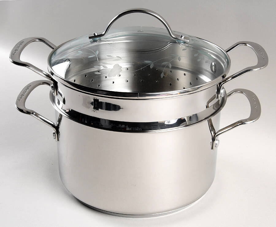 Heritage 5 Qt Stock Pot w/Steamer & Glass Lid by Princess House-1