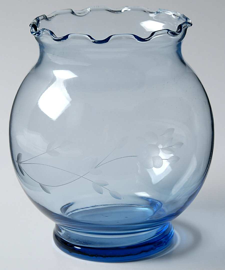 Heritage 5" Crimped Vase by Princess House-1